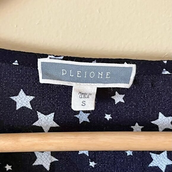 PLEIONE Ruffle Short Sleeve V Neck Black White  Stars Top Shirt Size US Small - Picture 4 of 6